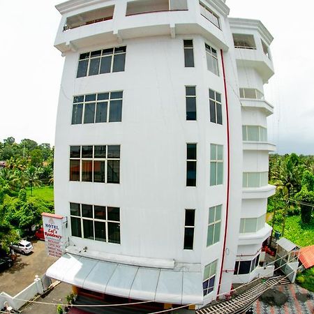 Lals Residency Hotel Adur Exterior photo