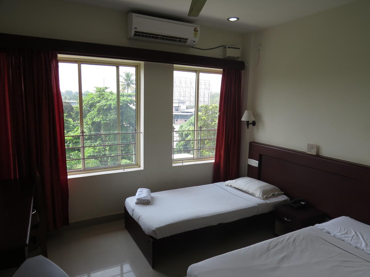 Lals Residency Hotel Adur Room photo