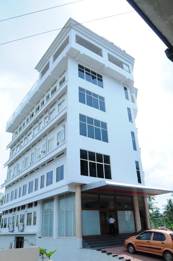 Lals Residency Hotel Adur Exterior photo