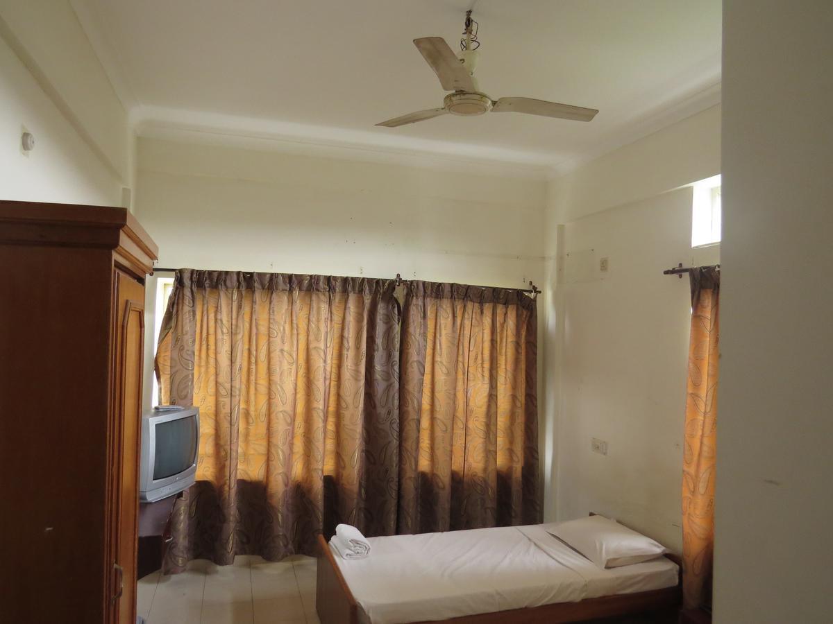 Lals Residency Hotel Adur Exterior photo