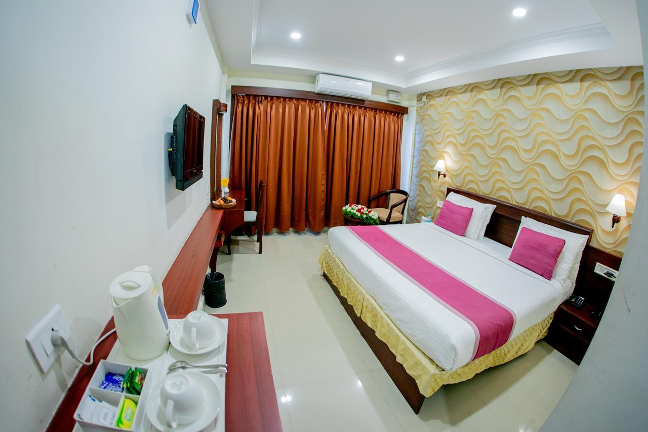 Lals Residency Hotel Adur Exterior photo