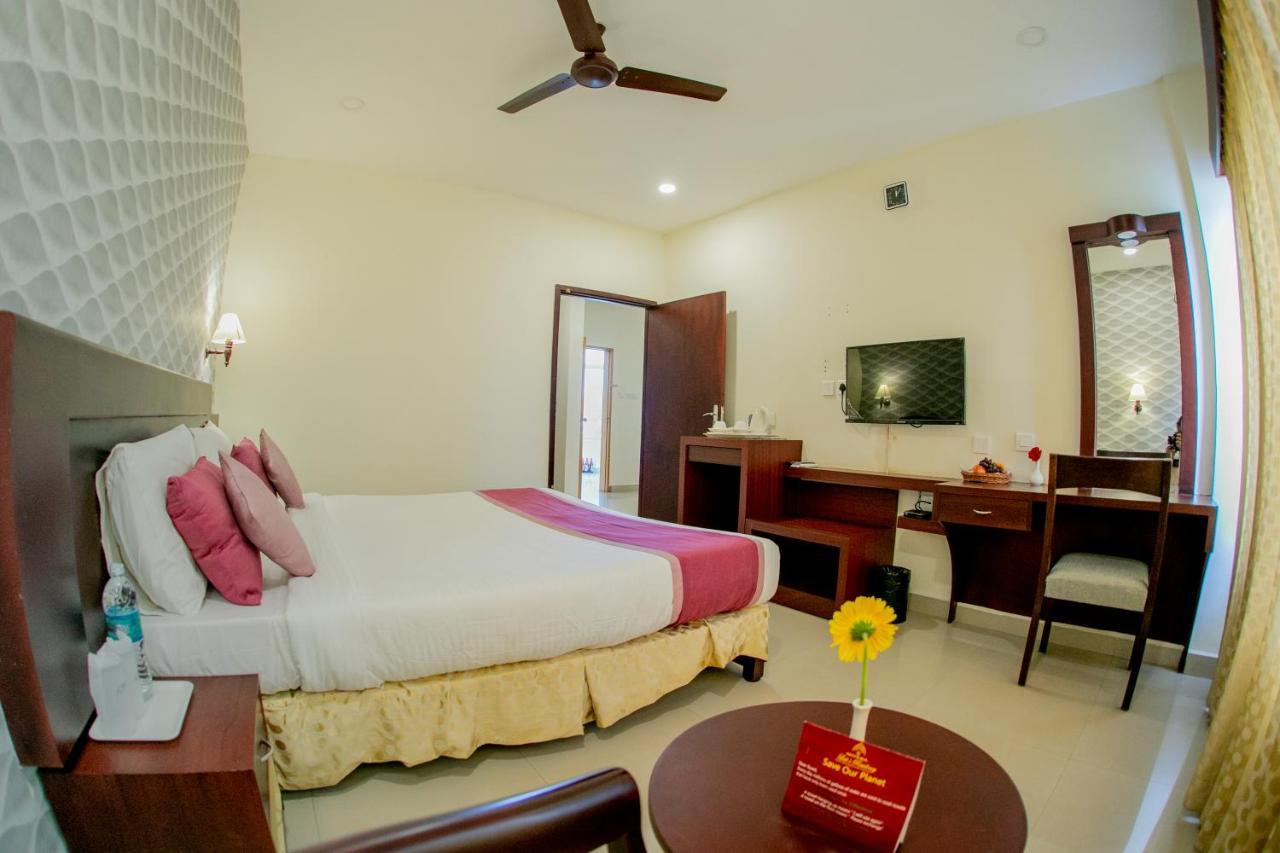 Lals Residency Hotel Adur Exterior photo