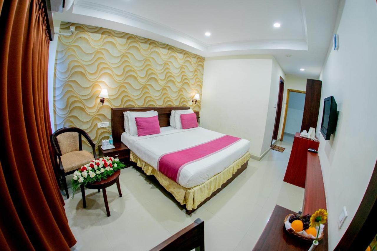 Lals Residency Hotel Adur Exterior photo